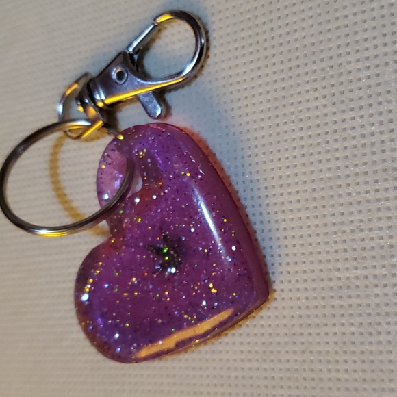 Resin heart ❤ shaped keychain - Picture 2 of 4